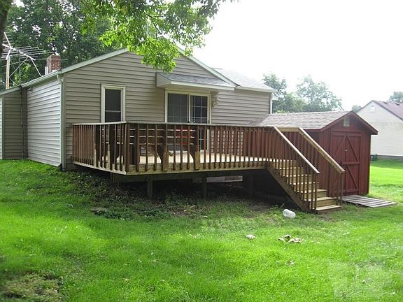 3rd image of 933 N East St