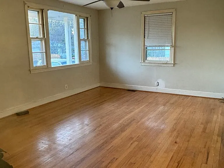 320 Guilford St — Photo 3