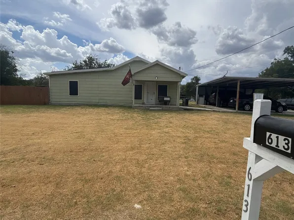 613 N Merrimac St, Weatherford, TX 76086