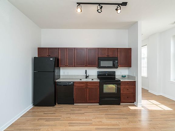 5th image of 3301 Henry Ave #122