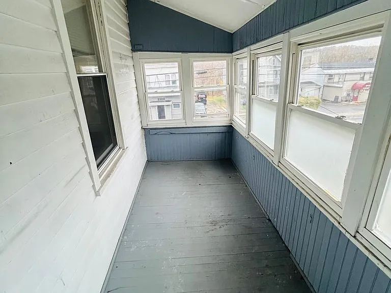 219 W Main St — Photo 5