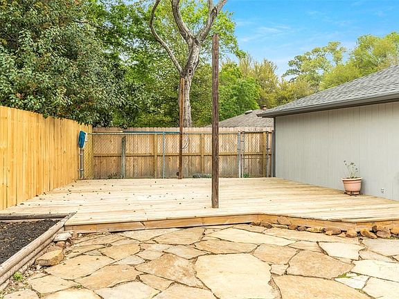 4th image of 4019 Pecan Knoll Dr