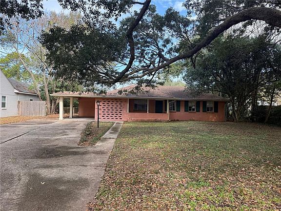 3rd image of 216 Rhodes Ave