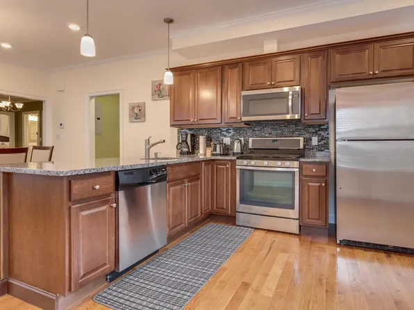 90 Kent St #2, Brookline, MA 02445