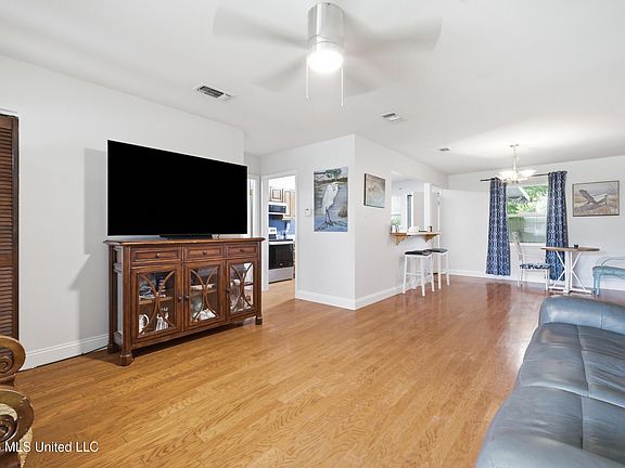 5th image of 2331 Middlecoff Dr