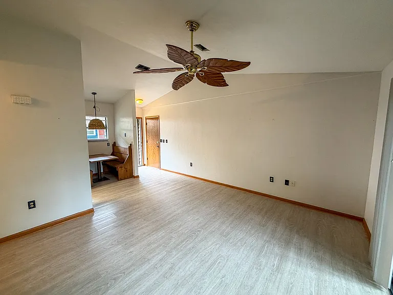 2260 W University Ave — Photo 4