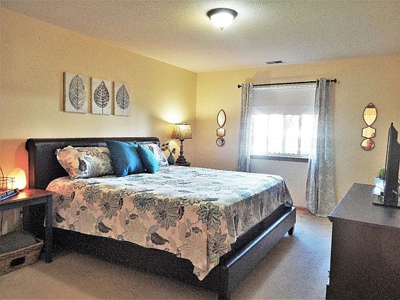 4th image of 46039 Tallgrass Ct