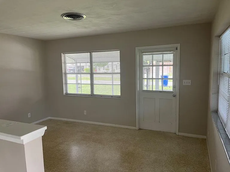 218 Whatley Blvd — Photo 4