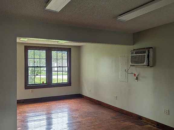 5th image of 5505 Groom Rd