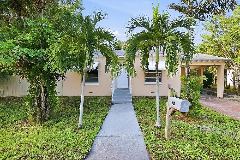 2 bed, 1.0 bath, 963 sqft, $2,085 — Photo 1