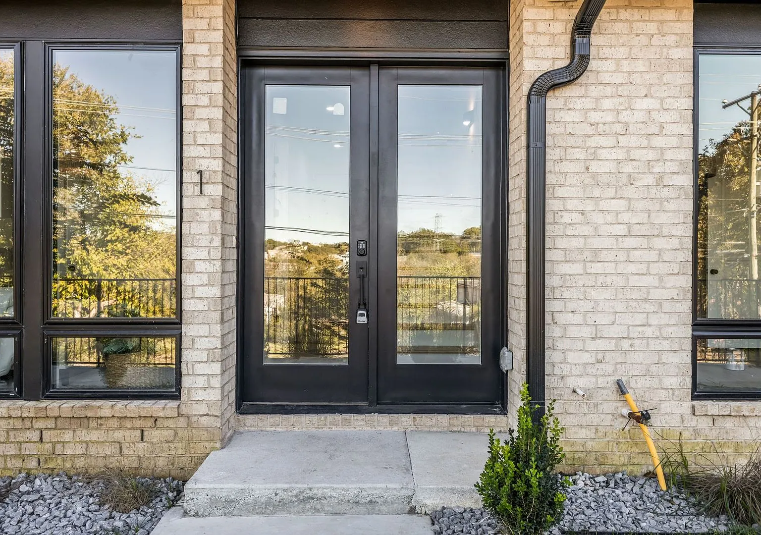 Luxury Living in East Nashville — Photo 4