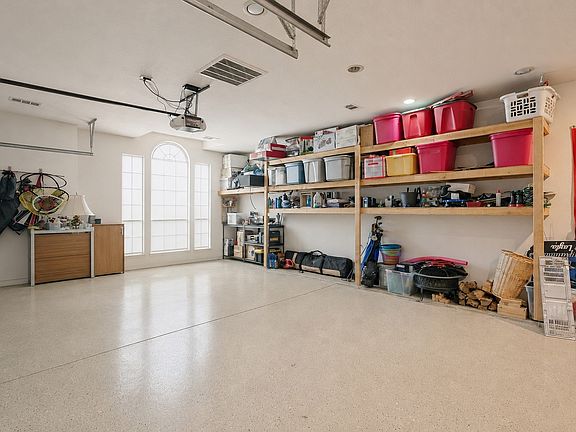 3rd image of 4261 Hunt Dr