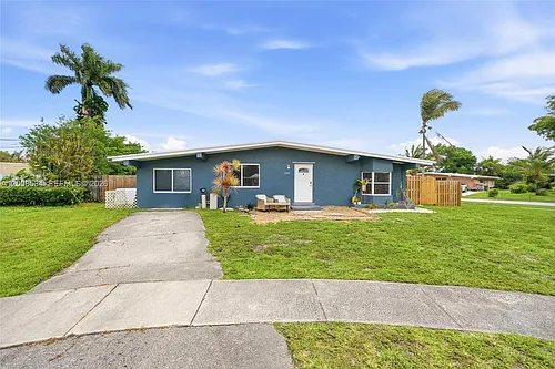 2202 NW 61st Pl Photo 1