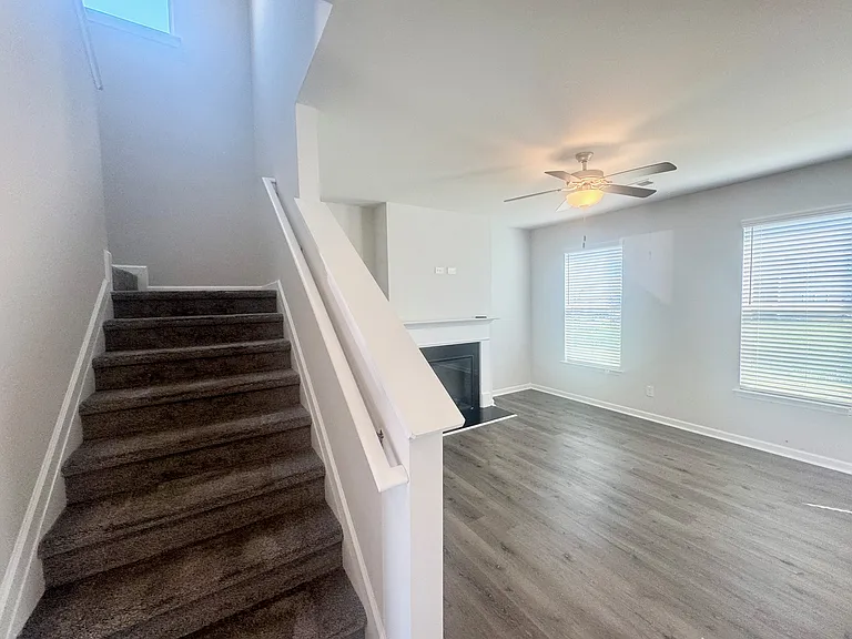 107 Denmon Ct — Photo 5