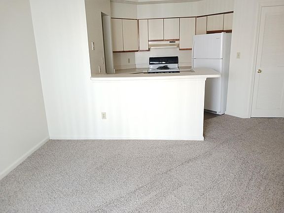 3rd image of 105 Cape Dorey Dr