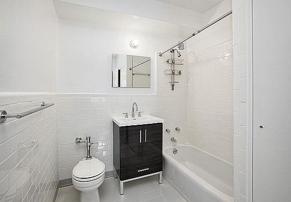 4th image of 404 E 66th St APT 4B