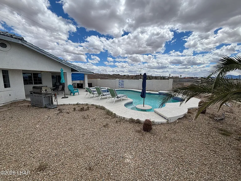 1210 Palmas Dr — Photo 15