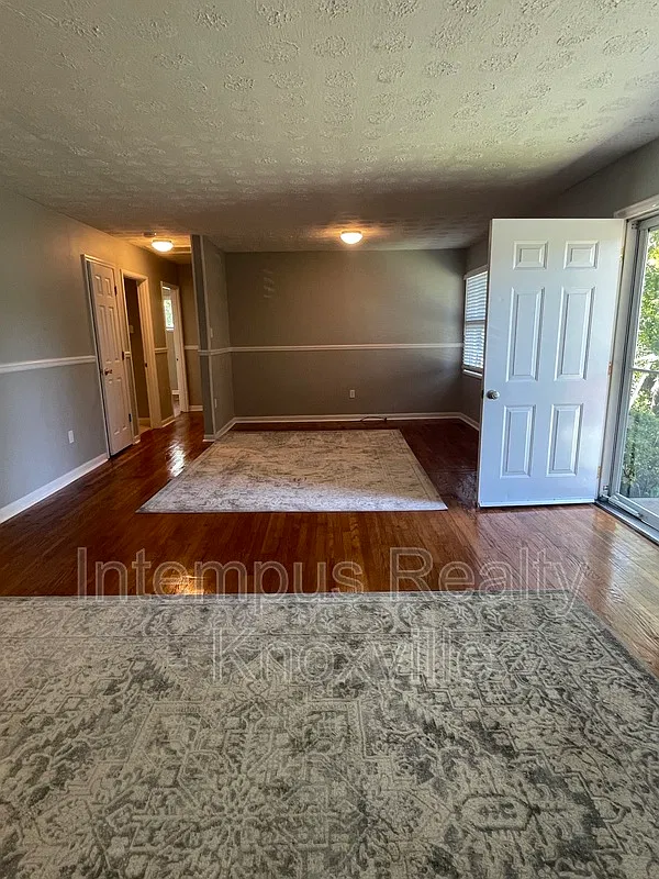 3 bed, 2.0 bath, 1350 sqft, $1,950 — Photo 4