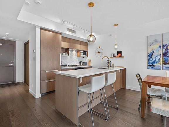 4th image of 68 Smithe St #1110