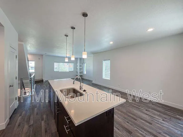 506 W 2200 N — Photo 15