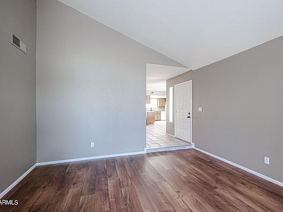 3rd image of 2548 E GLADE Avenue