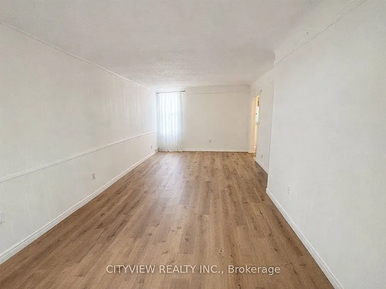 281 Wentworth St N — Photo 5