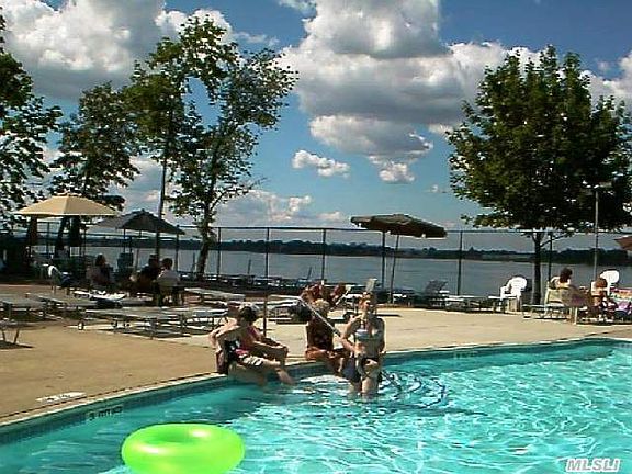5th image of 16201 Powells Cove Blvd APT 5H