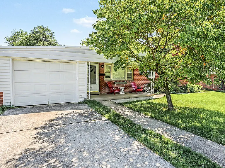 103 Maple Ave — Photo 3