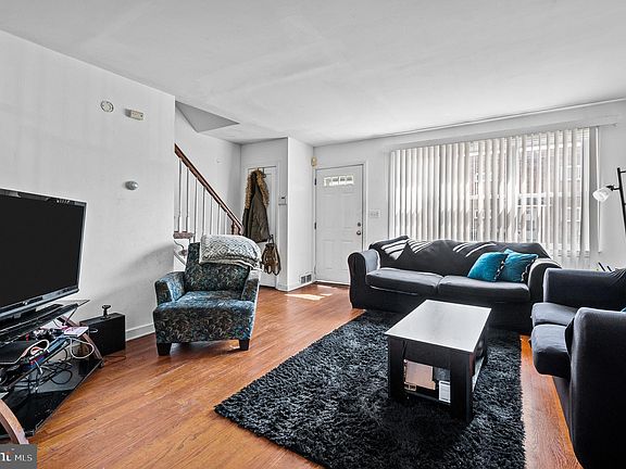 3rd image of 3021 W 2nd St