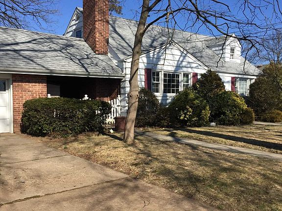 2nd image of 376 Oak Pl
