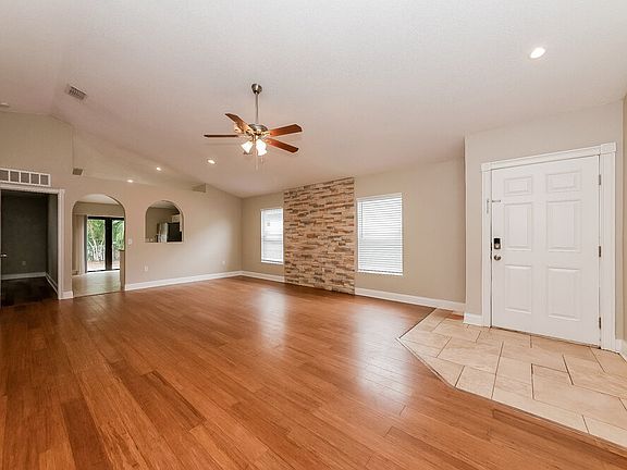 3rd image of 1018 Brenton Leaf Dr
