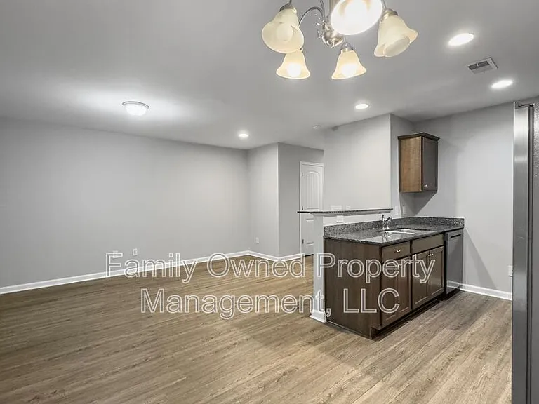 270 Jackson St — Photo 11