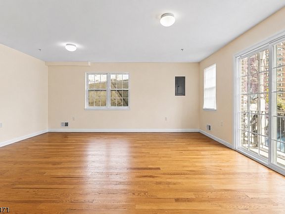 2nd image of 453-455 Washington St #3