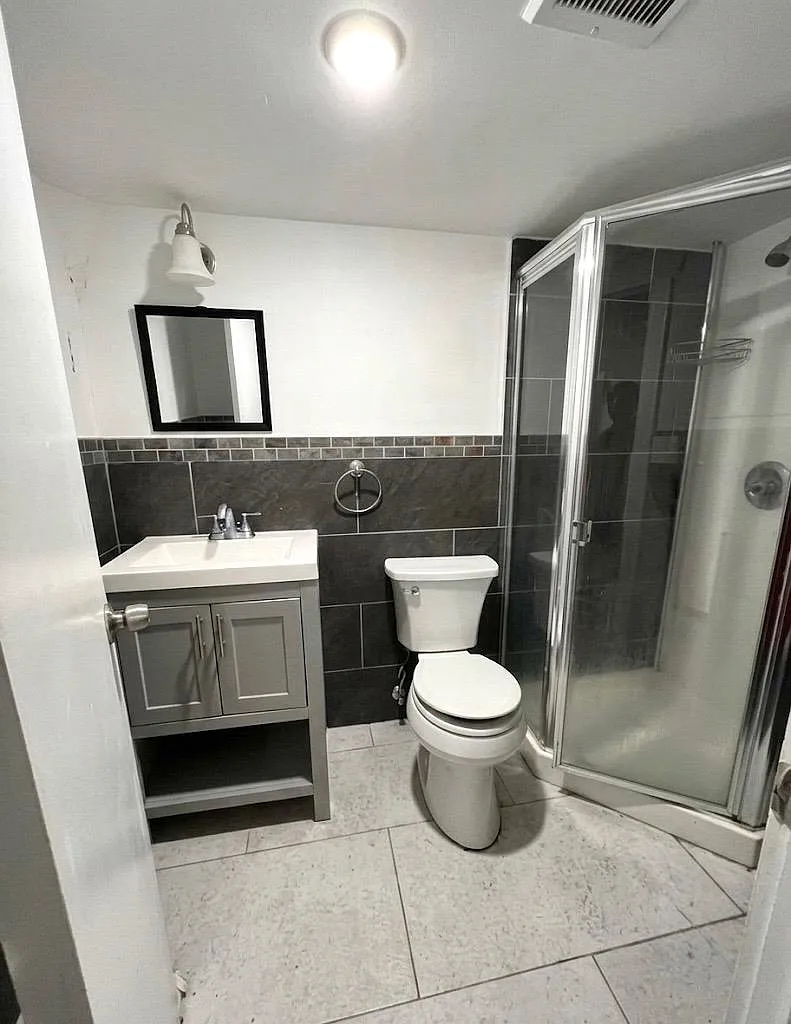 5 bed, 5.0 bath, $7,900 — Photo 2