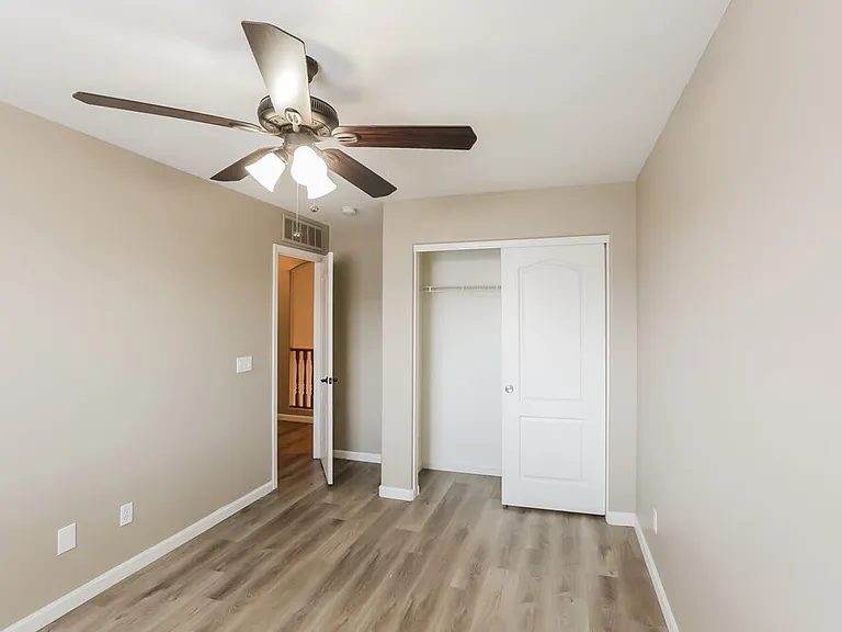 10925 W Taft St — Photo 14