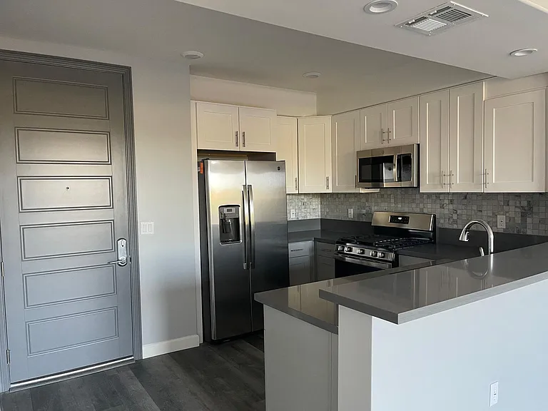 11280 Peach Grove St #305 — Photo 4