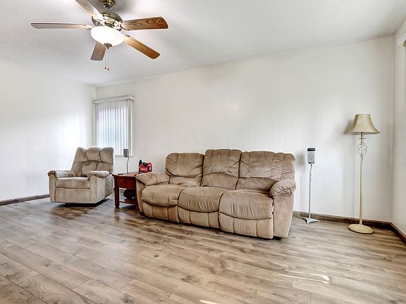 5th image of 22839 Saticoy St