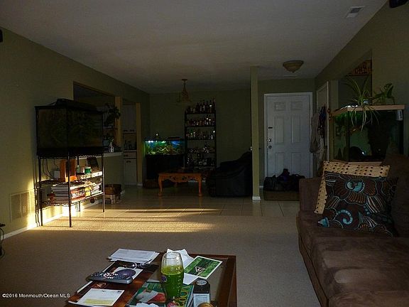 3rd image of 708-5 Zlotkin Cir