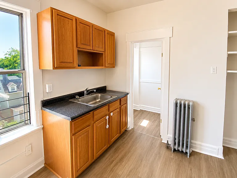 23 Harvard St #12 — Photo 4