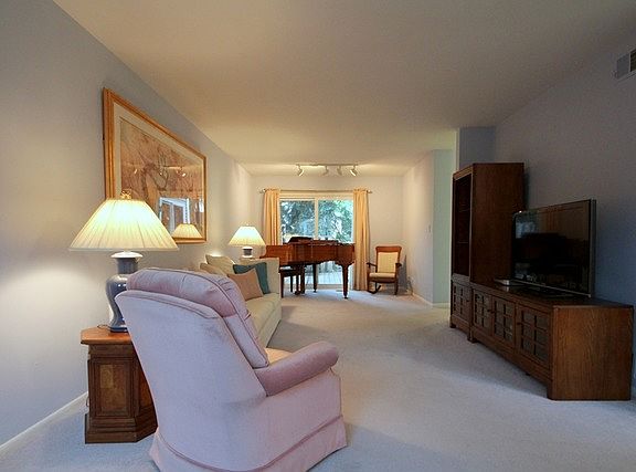5th image of 1022 Stockton Ct