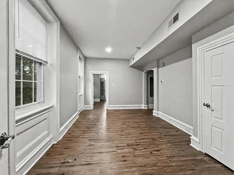 1012 E Lancaster Ave — Photo 6