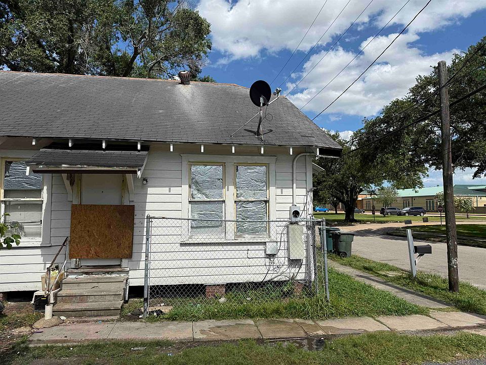 1st image of 161 E Caston St