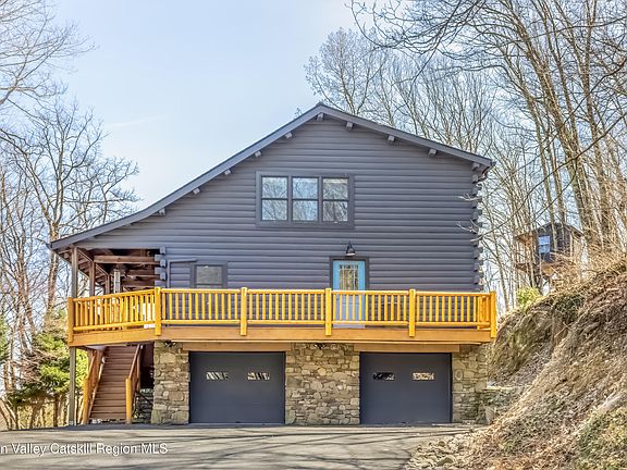 3rd image of 10 Deerpath Drive