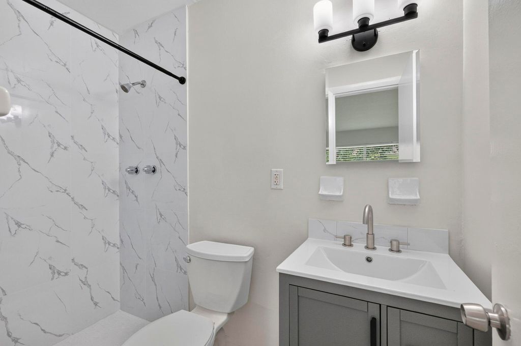 151 SE 6th Avenue #16, photo 8