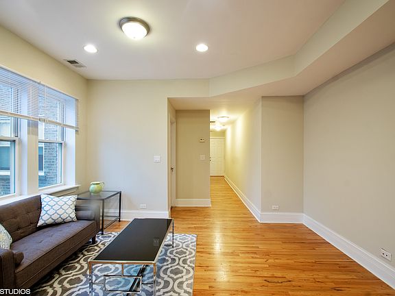 3rd image of 3851 W Ainslie St #2
