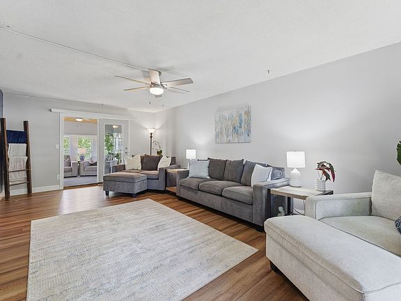 2nd image of 2315 Kingsway Dr