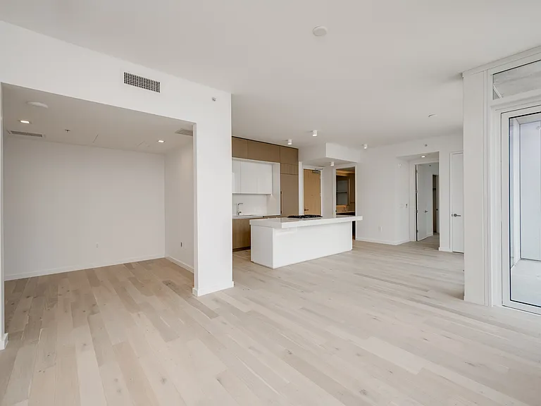 313 W 17th St #1806 — Photo 12