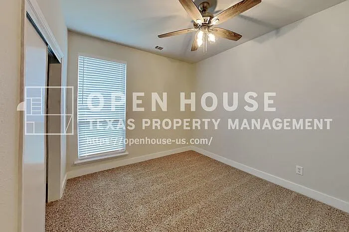 905 Hunter Ln — Photo 15