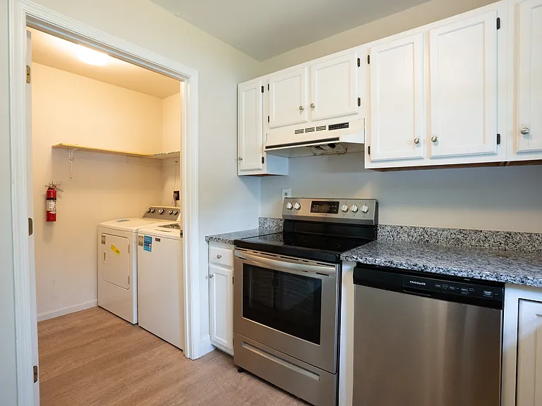 662 Grenada Ln — Photo 6