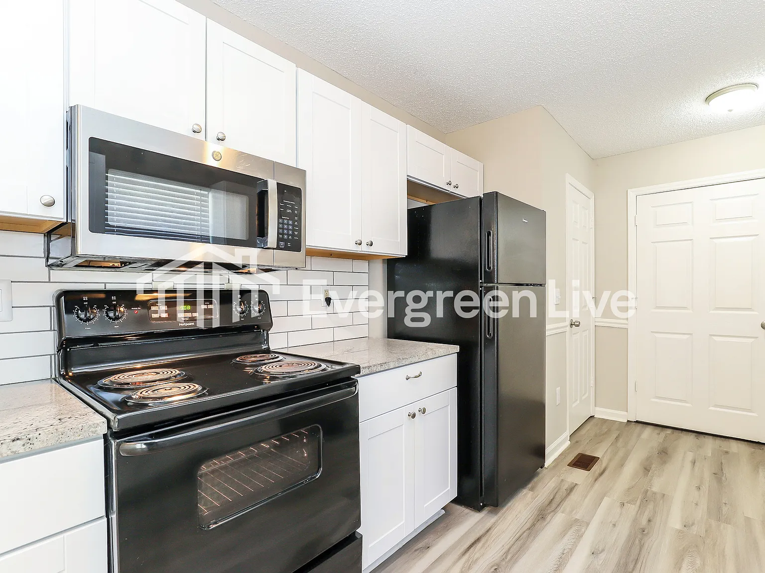 3 bed, 2.0 bath, 1380 sqft, $1,695 — Photo 2